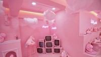 Benar-benar memperhatikan setiap detail ruangan, di Uniqorn Cafe dijamin pengunjung akan dibuat bingung saat memilih spot foto ciamik. Foto: Instagram @uniqorn.tw