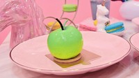 Nah kalau apel yang satu ini cocok jadi teman nongkrong sambil foto-foto cantik di Uniqorn Cafe. Tak hanya tampilan yang gemas, menu makanan enak dan minuman serba pink juga bisa dipesan di sini lho. Foto: Instagram @uniqorn.tw