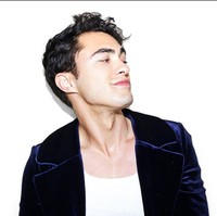 Brand lingerie Victoria’s Secret mengumumkan bahwa bintang serial ‘Never Have I Ever’ ini akan jadi model untuk koleksi terbaru dari lini Pink yang diberi nama ‘Gender Free’. Foto: Instagram/@darrenbarnet