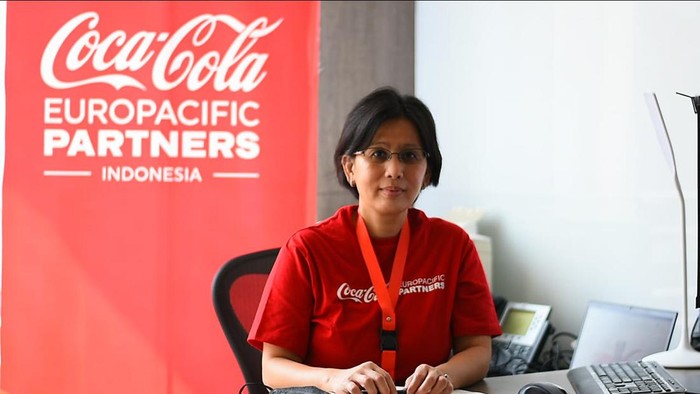 Direktur Public Affairs, Communications & Sustainability Coca-Cola Europacific Partners Indonesia (CCEP Indonesia) Lucia Karina