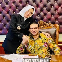 Fadia yang terlahir dengan nama Laila Fathiah itu sendiri sebenarnya jarang mengunggah potret kesehariannya sebagai Bupati Pekalongan. Tapi sang suami penyanyi dangdut asal Malaysia M. Ashraff Abu atau Ashraff Khan cukup sering membagikan kebersamaannya dengan sang istri.Foto: Instagram @ashraff_abu
