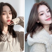 Potongan rambut sedang membuat Karina aespa dan Yeji ITZY terlihat feminin. Keduanya menipiskan bagian ujung rambut dan memilih warna coklat. Foto: dok. Instagram @aespa_official, dok. Instagram @itzy.all.in.us