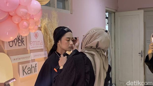 Hasil riasan Tika Kusnaedi saat demo makeup.