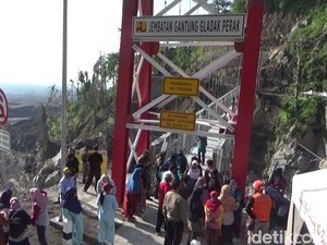 Jembatan Gantung Gladak Perak Sudah Bisa Dilalui Kendaraan Tertentu