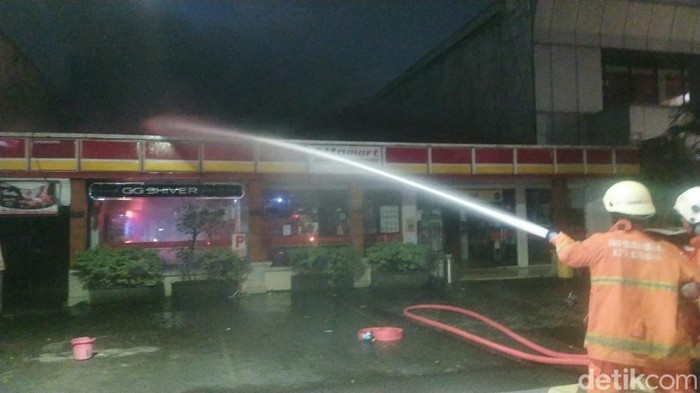 Kebakaran Alfamart Diponegoro Surabaya