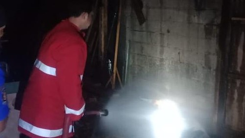 Kebakaran di sebuah gudang kayu, Sabtu (23/4/2022) sekitar pukul 02.45 WITA.