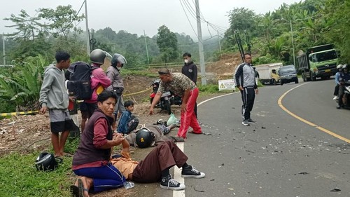 Kecelakaan  di Jalan Raya Singaraja-Denpasar tepatnya di KM.17, Sukasada, Buleleng, Sabtu (23/4/2022) sebabkan 2 pemotor luka parah