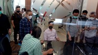 Selain Dirjen Perdagangan Luar Negeri (Daglu) Kemendag Indrasari Wisnu Wardhana yang ditetapkan sebagai tersangka, ada 3 tersangka dari pihak swasta lainya, yaitu Master Parulian Tumanggor selaku Komisaris PT Wilmar Nabati Indonesia, Stanley MA selaku Senior Manager Corporate Affair Permata Hijau Grup (PHG), dan Picare Tagore Sitanggang selaku General Manager di Bagian General Affair PT Musim Mas. (Foto: dok. Kejagung) 