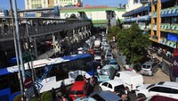 Kemacetan juga terjadi di Jalan KH Mas Mansyur, Tanah Abang. 