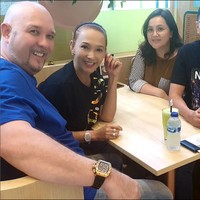 Kiki juga mengaku bahwa penyakitnya itu justru membuat dirinya menjadi semakin dekat dengan Tuhan. Kiki pun tampak tak berhenti mengucap syukur kepada Tuhan karena akhirnya bisa sembuh dari kanker paru-paru stadium 4 yang dideritanya. Foto: Instagram/@qq_fatmala