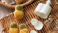 Nastar bentuk nanas juga bisa jadi pilihan. Kamu bisa membuatnya sendiri karena cetakan untuk nastar bentuk nanas ini sudah banyak dijual di pasaran.  Foto: Shopee