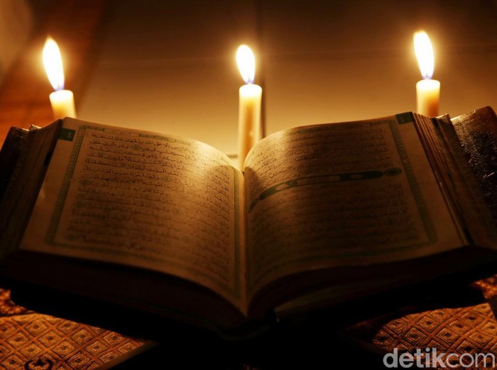 Memasuki 10 hari terakhir bulan suci ramadan, banyak orang berlomba-lomba mengejar pahala. Salah satunya kala ia menyambut Nuzulul Quran. Inilah potretnya. 

Nuzulul Quran adalah peristiwa turunnya Al-Quran dalam menyempurnakan ajaran Islam sebagai petunjuk umat manusia. Momen ini diperingati saat memasuki hari ke -17 Bulan Suci Ramadan.