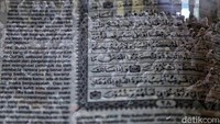 Ayat terakhir diturunkan kepada Nabi Muhammad adalah surat Al-Maidah ayat 3. Ayat itu turun sesudah waktu Ashar pada hari Jumat di Padang Arafah saat musim haji terakhir. Setelah itu Baginda Rasulullah memberikan kabar bahagia kepada sahabatnya di Madinah bahwa agama Islam telah sempurna dengan turunnya Al-Quran. 