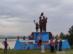 Perantau Wonogiri, Kapan Terakhir Kamu Foto di Bawah Patung Ini?