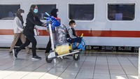 H-9 Lebaran, penumpang yang akan menaiki kereta di stasiun tersebut mulai mengalami peningkatan.