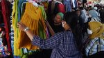 Jelang Lebaran, Pasar Tanah Abang Dipadati Pengunjung