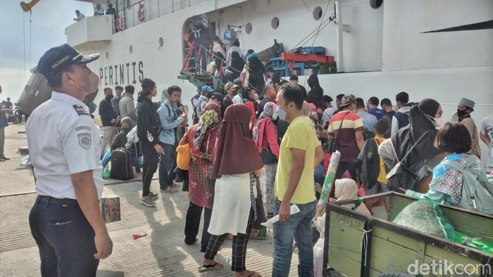 Pemudik di Pelabuhan Kalianget Sumenep