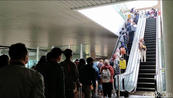 Bandara Yogyakarta International Airport (YIA) di Kulon Progo, DIY, mulai dipadati pemudik. Pengelola bandara memprediksi ada pertumbuhan jumlah penumpang hingga 20 persen jelang Lebaran 2022.
