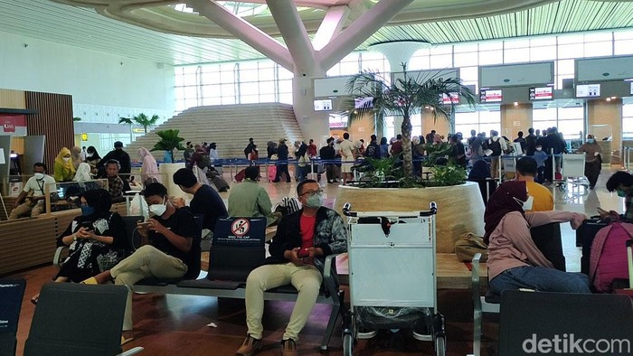 Bandara Yogyakarta International Airport (YIA) di Kulon Progo, DIY, mulai dipadati pemudik. Pengelola bandara memprediksi ada pertumbuhan jumlah penumpang hingga 20 persen jelang Lebaran 2022.