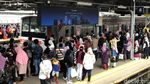 Penampakan Ramainya Stasiun Tanah Abang