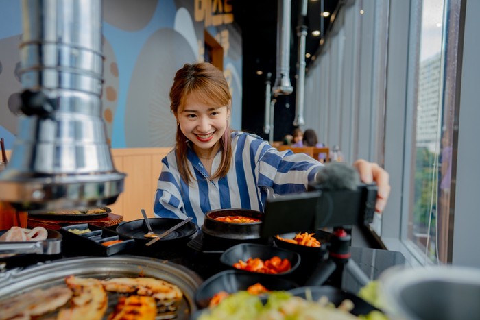 Food influencer asal Korea ungkap pendapatan yang mereka terima dalam satu kali endorse restoran.