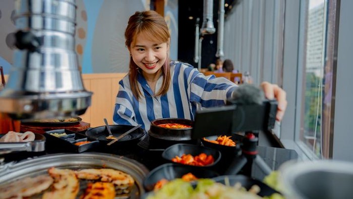 Food influencer asal Korea ungkap pendapatan yang mereka terima dalam satu kali endorse restoran.