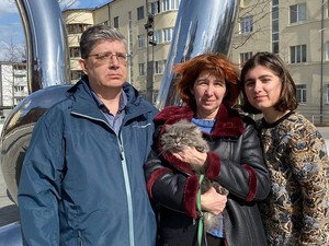 Kisah Wanita Ukraina Nekat Tempuh Perjalanan Bahaya ke Mariupol Demi Ayah-Ibu