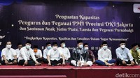 Selain itu juga diadakan acara penguatan kapasitas pengurus & pegawai PMI DKI Jakarta dalam melaksanakan tugas kemanusiaan.