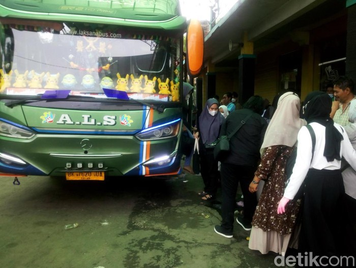Pool bus ALS mulai dipadati pemudik