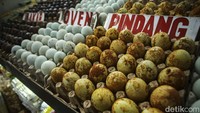 Jika mampir ke Rest Area Banjaratma, kegiatan yang wajib traveler lakukan adalah mencicipi kuliner khas Brebes seperti sate kambing muda dan sop ayam. Jangan lupa membeli oleh-oleh seperti telur asin dan telur bakar otentik Brebes.