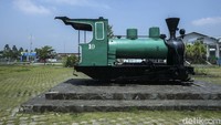Berburu foto Instagramable juga tak boleh dilewatkan. Di sini terdapat berbagai spot foto yang menarik, seperti di depan gedung dan lokomotif.