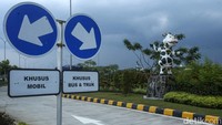 Kemudian yang menarik perhatian dari Rest Area KM 487 Bale Nglaras adalah kehadiran patung sapi nan menggemaskan. Patung sapi ini menjadi ikon yang dapat traveler abadikan sebagai kenang-kenangan kunjungan ke sana.