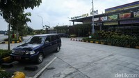 Rest area ini sebenarnya tergolong kecil karena fasilitasnya meliputi mushola, toilet, tempat makan, minimarket dan toko oleh-oleh. Di sana tidak terdapat SPBU. Akan tetapi ada alasan lain yang membuat rest area ini kerap dikunjungi pemudik.