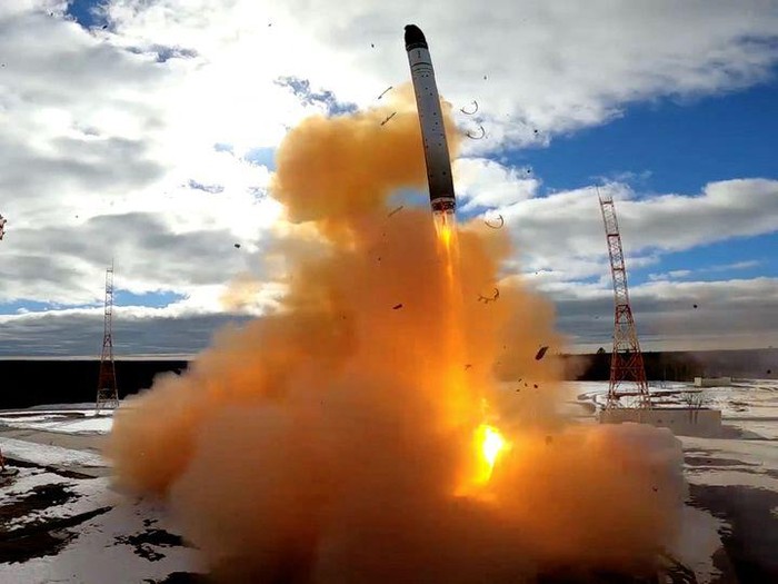 A Sarmat intercontinental ballistic missile is test-launched by the Russian military at the Plesetsk cosmodrome in Arkhangelsk region, Russia, in this still image taken from a video released on April 20, 2022. Russian Defence Ministry/Handout via REUTERS