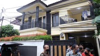 Penampakan rumah tersangka Dirjen Perdagangan Luar Negeri (Daglu) Kemendag Indrasari Wisnu Wardhana yang digeledah tim kejaksaan. (Foto: dok. Kejagung)