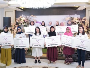 Shandy Purnamasari Beri Penghargaan Untuk 10 Perempuan Mandiri