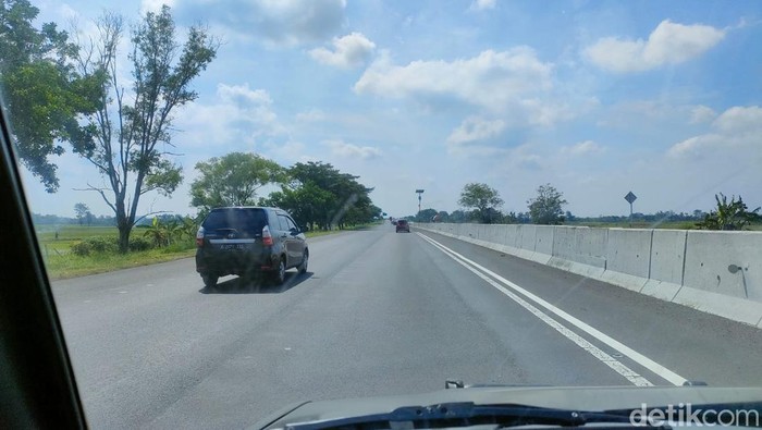 Situasi tol arah Jawa pada Sabtu 23 April 2022 (Dhani Irawan/detikcom) Situasi tol arah Jawa pada Sabtu 23 April 2022 (Dhani Irawan/detikcom)