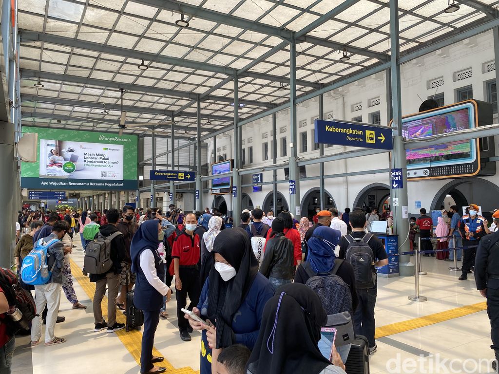 Suasana Stasiun Pasar Senen, 23 April 2022, pagi. (Annisa Rizky Fadhila/detikcom)