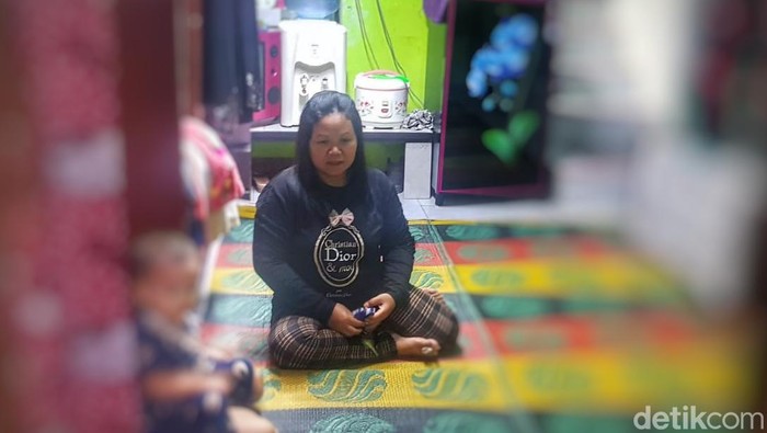 Suryati (21) orang tua dari Salsabila, korban tabrakan di Nagreg