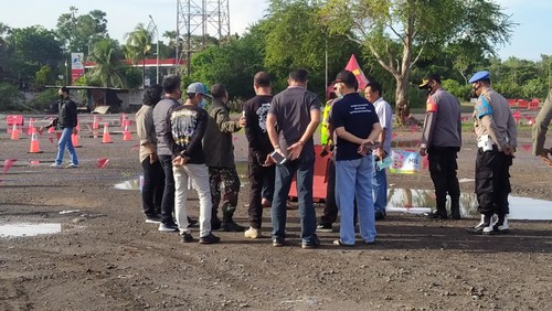 Bupati Jembrana dan Forkopimda pantau areal parkir kargo Gilimanuk, Bali, Sabtu (22/4/2022)