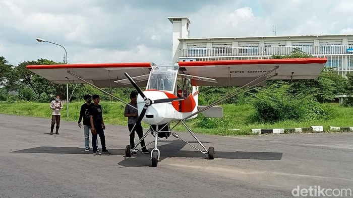Uji bergerak darat pesawat Haerul di Unhas