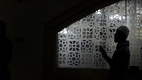 Umat Islam mulai melaksanakan ibadah iktikaf pada sepuluh hari terakhir bulan Ramadan dengan memperbanyak amal dan ibadah di masjid.