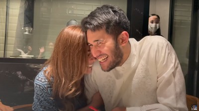 8 Momen Wulan Guritno Kenalin Pacar Baru ke Geng Artis, Bikin Heboh 1 Ruangan