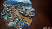 Badan Penanggulangan Bencana Daerah (BPBD) Kabupaten Bandung mencatat tiga kecamatan yang terdampak banjir luapan sungai Citarum. Hal tersebut diakibatkan hujan dengan intensitas tinggi yang melanda daerah tersebut.