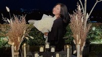 Adinda Azani juga bercerita awal perkenalannya dengan Armand Zachary 14 tahun yang lalu. Mereka adalah teman kecil yang tinggal di komplek perumahan yang sama. (dok. Instagram @dindazani) 