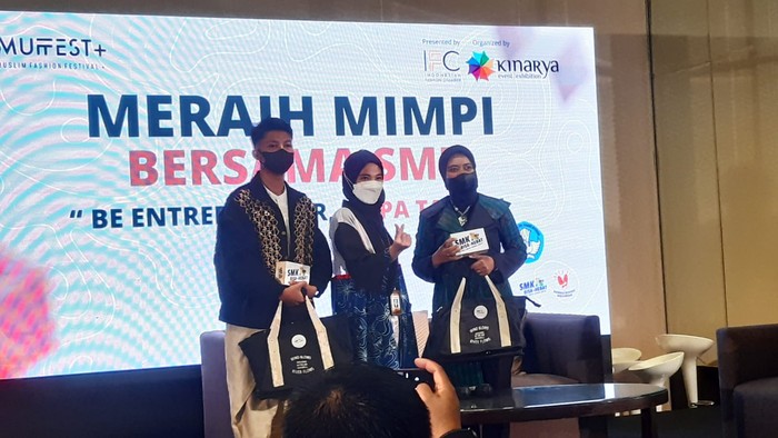 Akhsan Auliya, Lulusan SMK Otomotif yang Kini Jadi Fashion Designer Muda