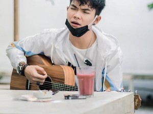 Tri Suaka, Penyanyi Kontroversi yang Berakhir di Somasi