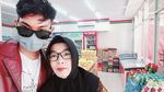Aksi Tri Suaka, Penyanyi Kontroversial Saat Parodi Jualan Bakso hingga Pelayan Kafe
