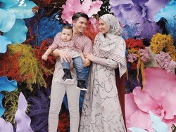 Potret 10 Keluarga Artis Pakai Baju Kembaran, Bisa Jadi Inspirasi Gaya Lebaran