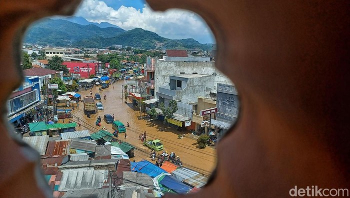 Banjir di Dayeuhkolot, Kabupaten Bandung.